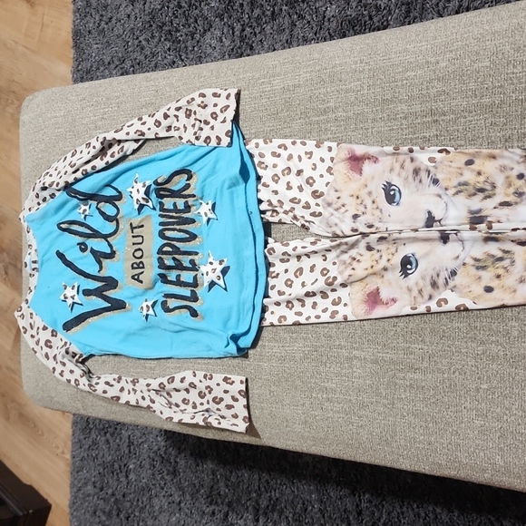 2 Cute Pajama Sets - Picture 5 of 6